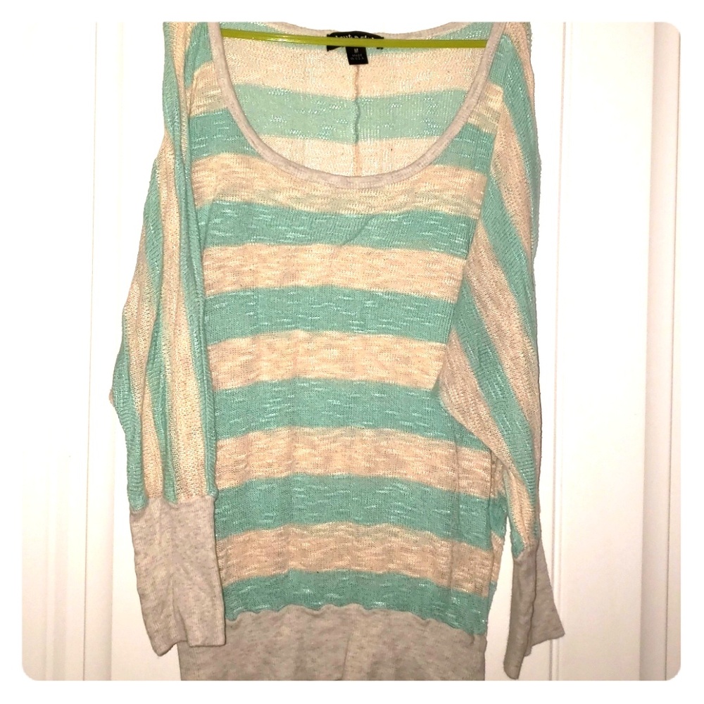 Quarter sleeve sweater
